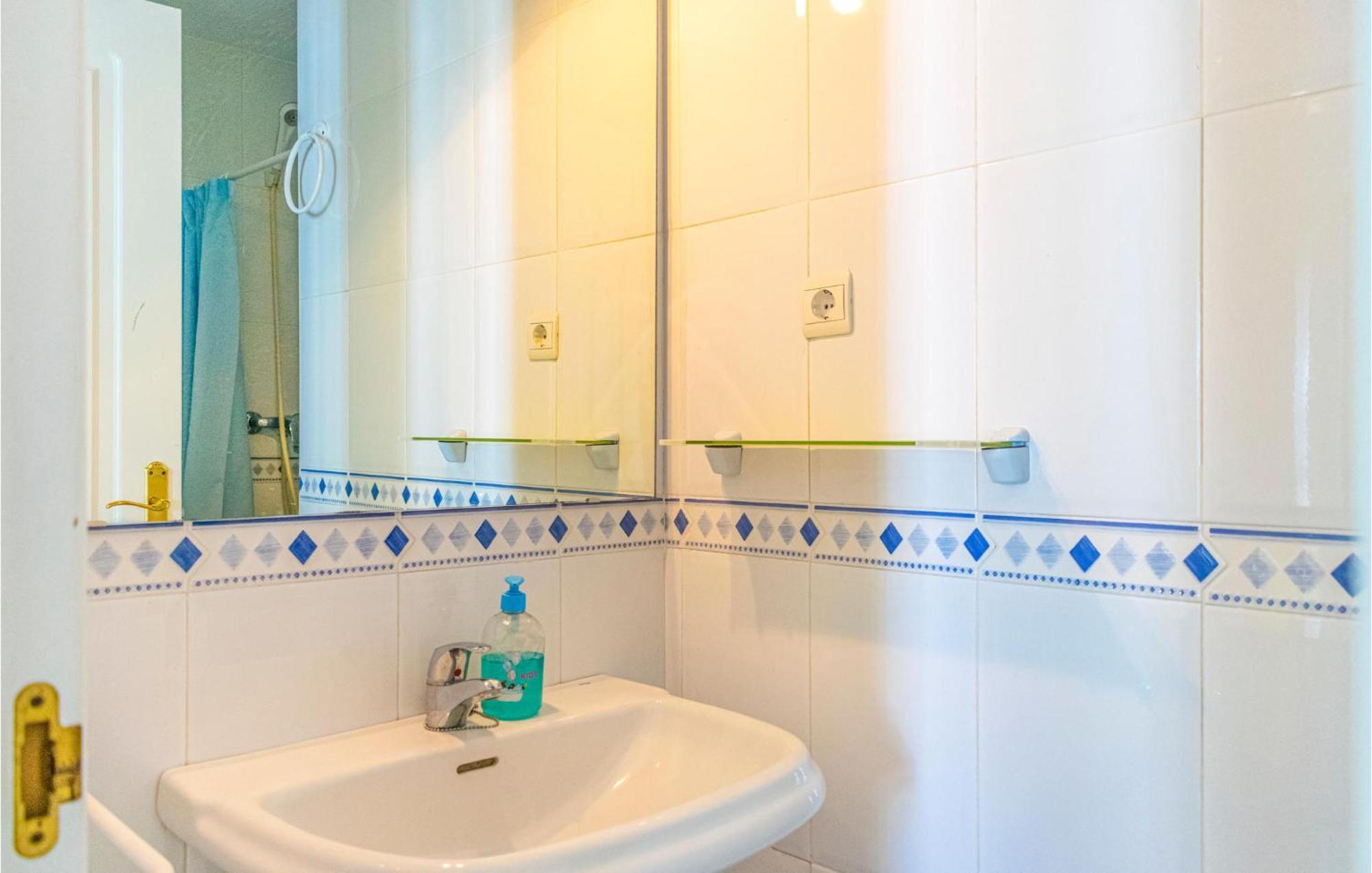 Lovely Apartment In Marbella With Kitchenette Экстерьер фото