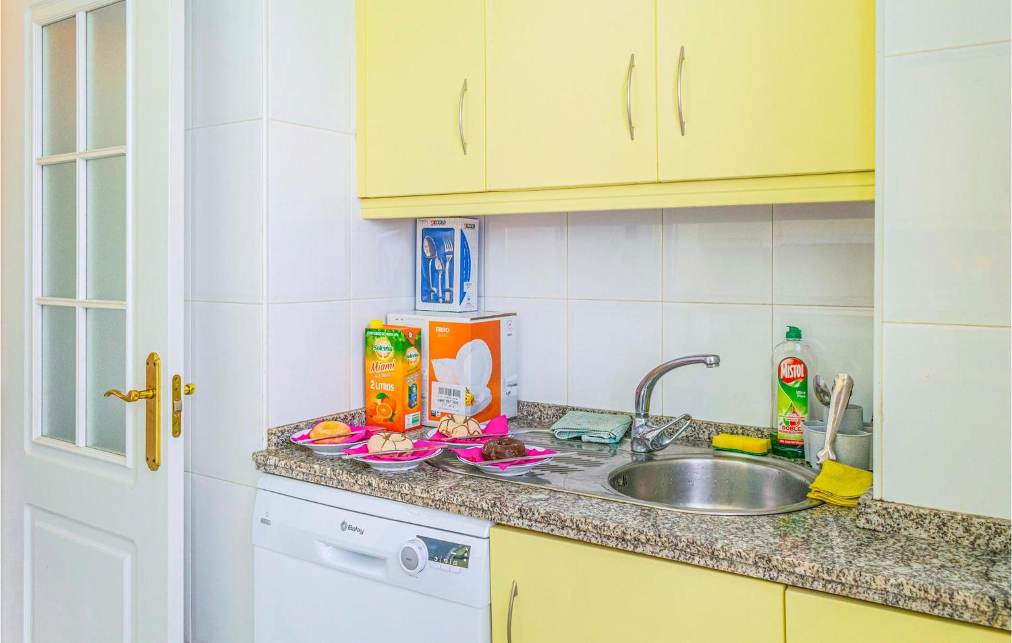 Lovely Apartment In Marbella With Kitchenette Экстерьер фото