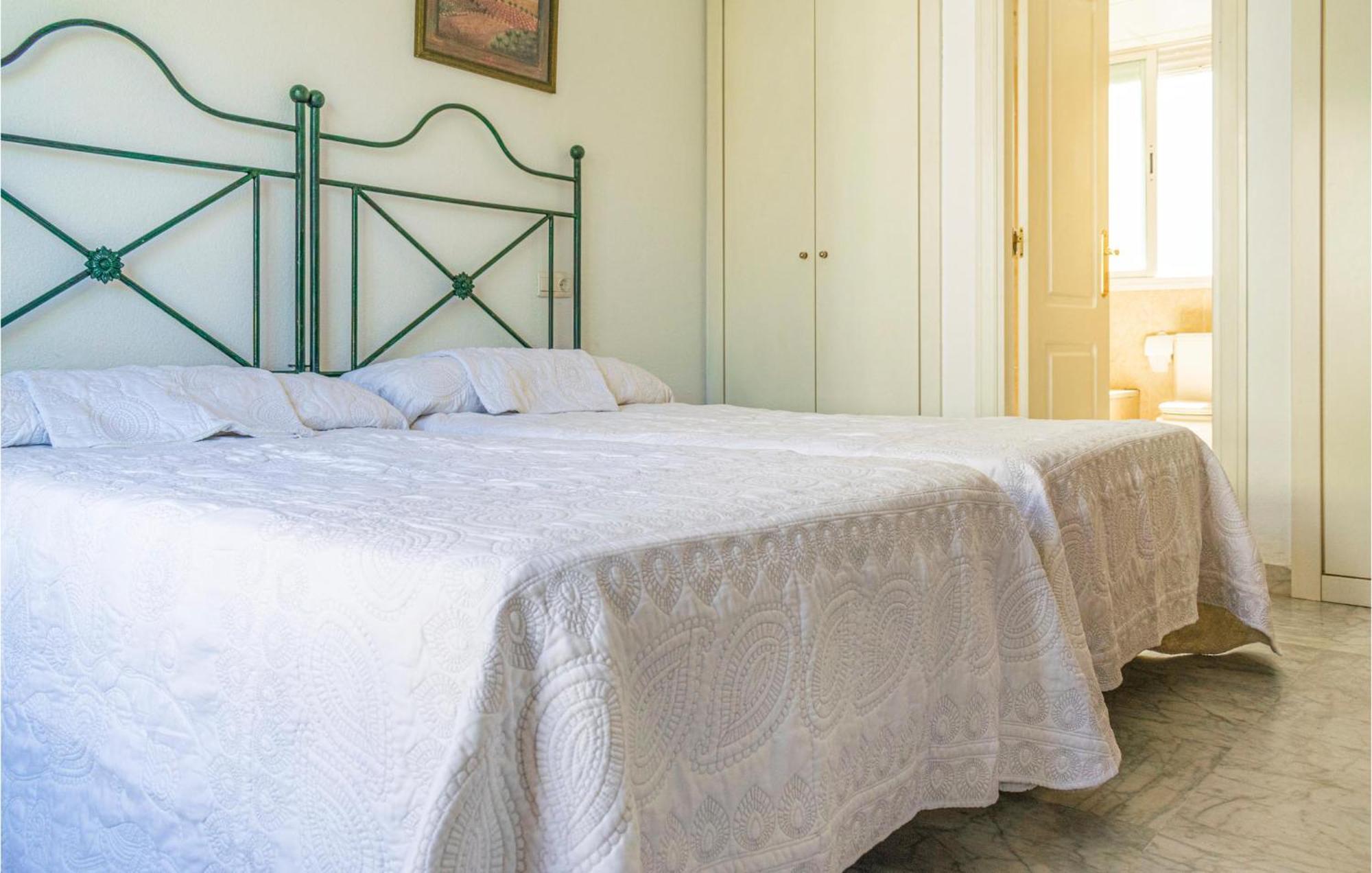 Lovely Apartment In Marbella With Kitchenette Экстерьер фото