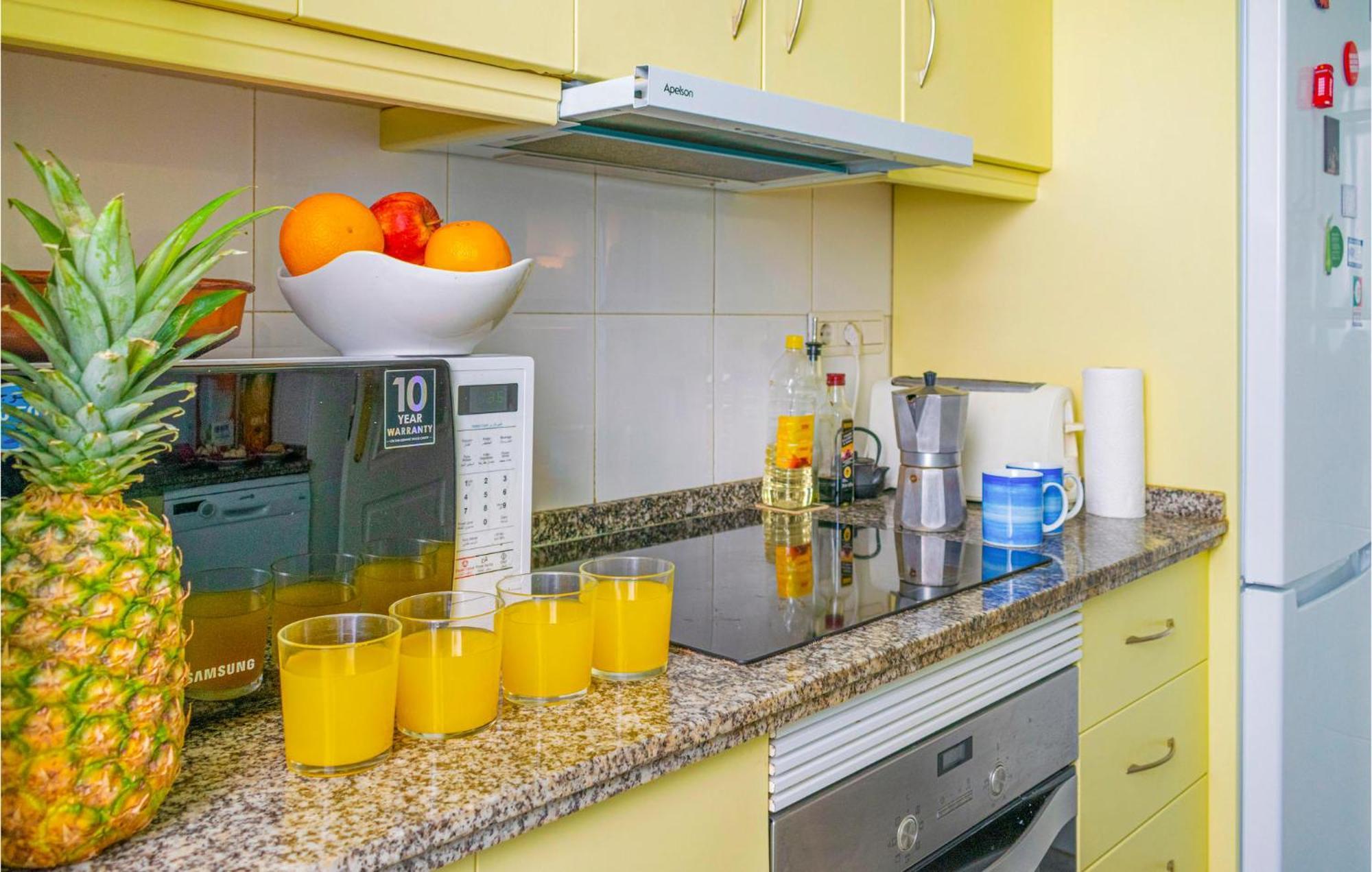 Lovely Apartment In Marbella With Kitchenette Экстерьер фото